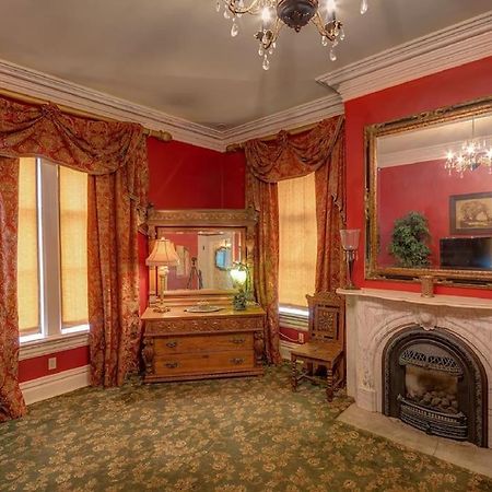 Merry Mansion East Dubuque Екстериор снимка