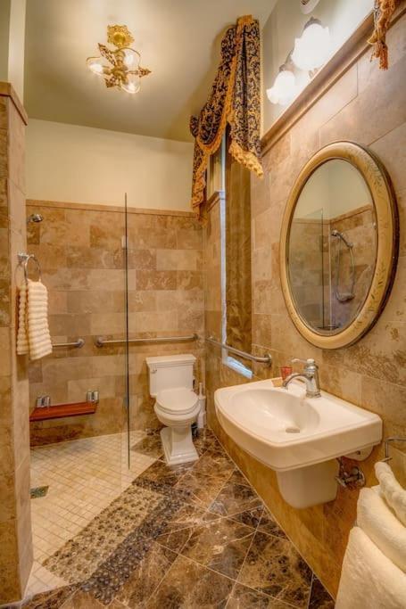 Merry Mansion East Dubuque Екстериор снимка