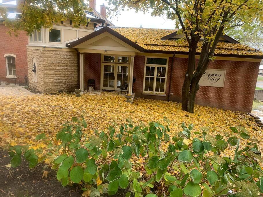 Merry Mansion East Dubuque Екстериор снимка