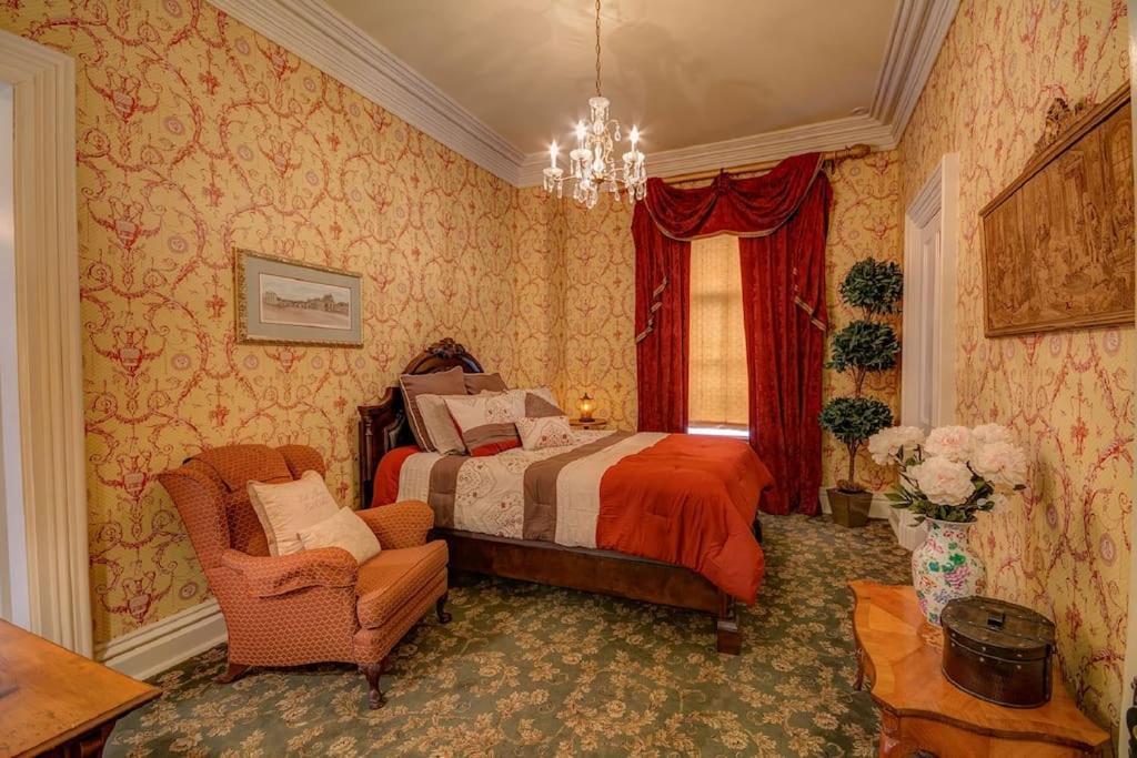 Merry Mansion East Dubuque Екстериор снимка