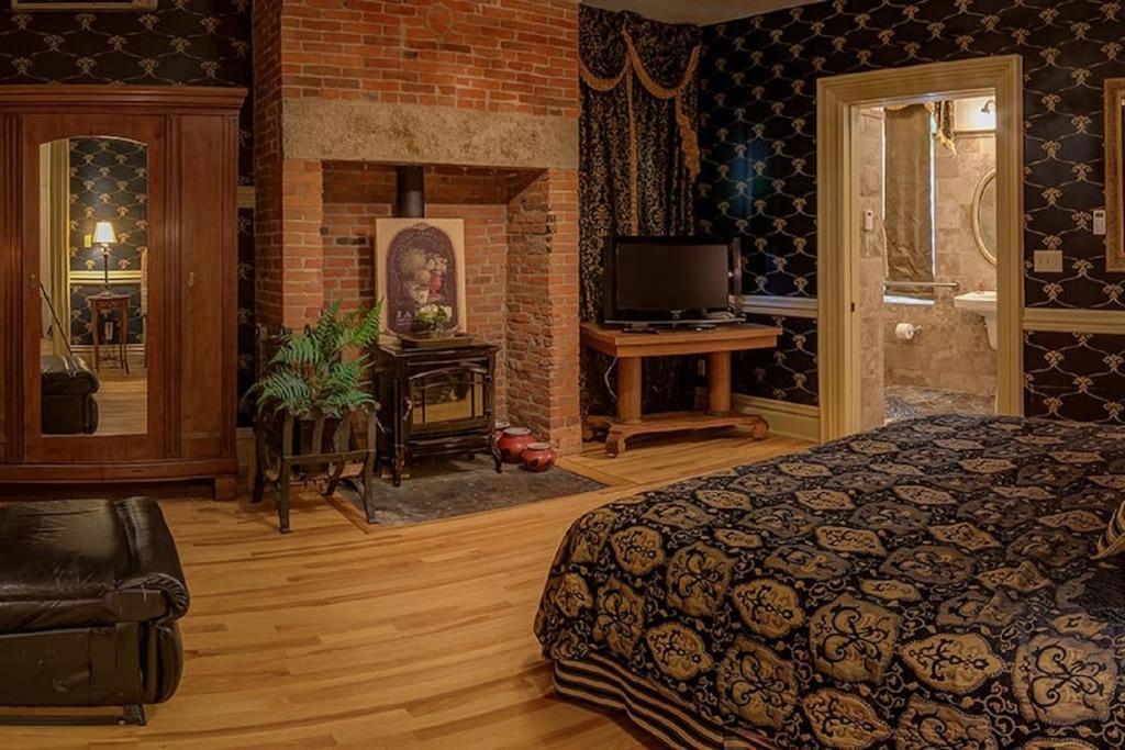 Merry Mansion East Dubuque Екстериор снимка